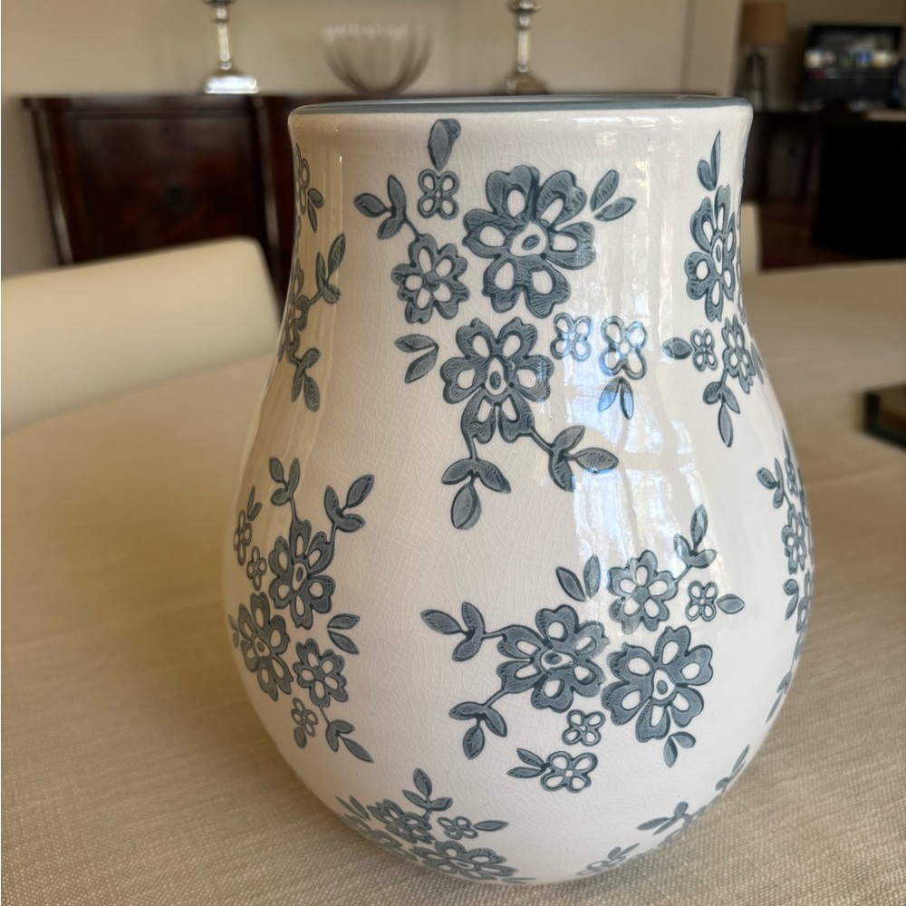 Raz Imports White And Blue Asian Floral Flower Vase 10.5 Inch High,  5” W.   NWT